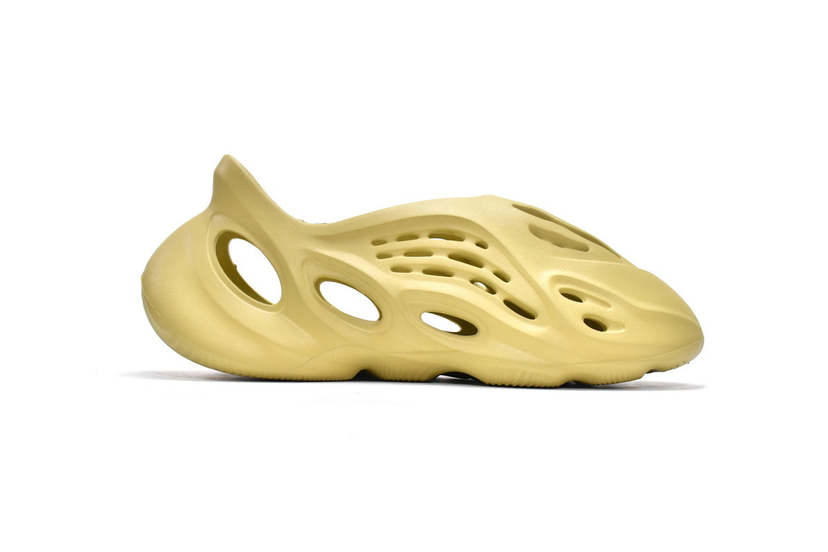 Yeezy Foam Runner Sulfur - Imagen 3