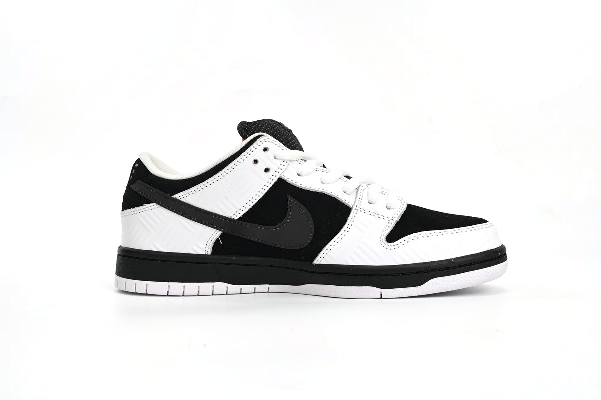 TIGHTBOOTH x Nike SB Dunk Low Panda Co Branding - Imagen 3