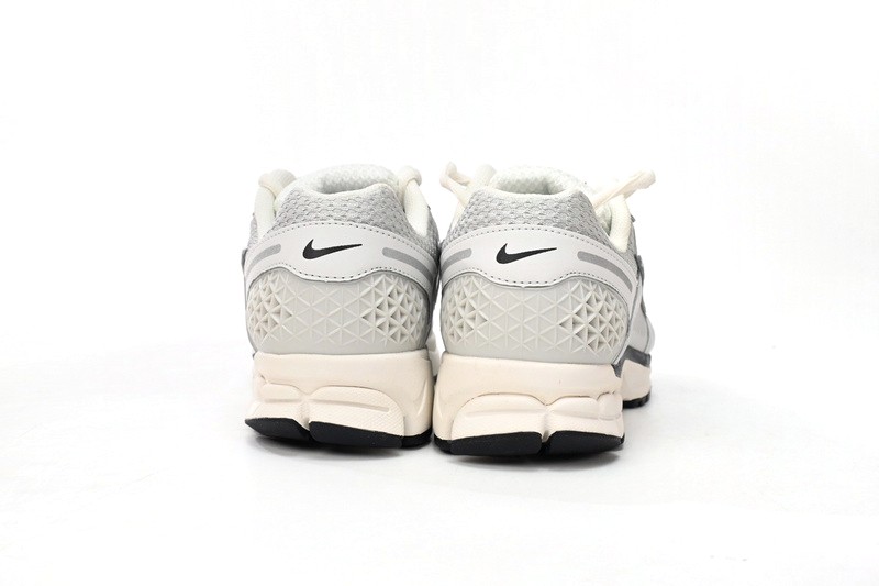 NikeAir Zoom Vomero 5 Silver - Imagen 4