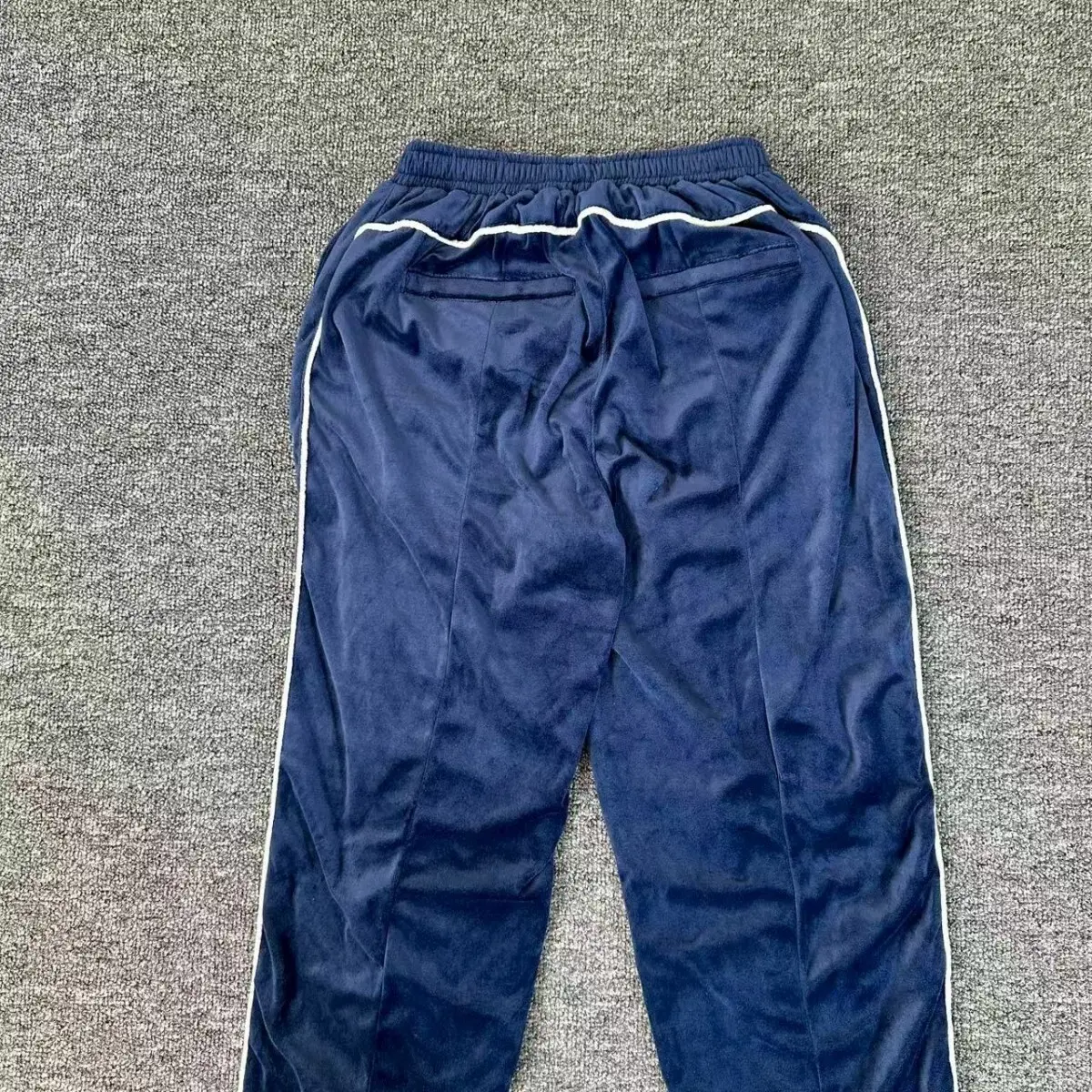 Corteiz CRTZ VVS Uptown Velour Track Pant Blue - Imagen 2