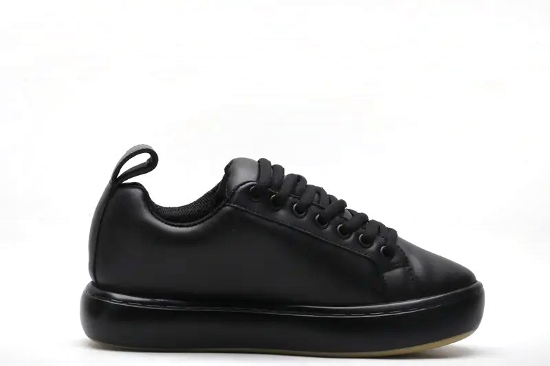 Bottega Veneta Pillow Padded Leather Sneakers – Triple Black Natural Rubber Low-Top - Imagen 2
