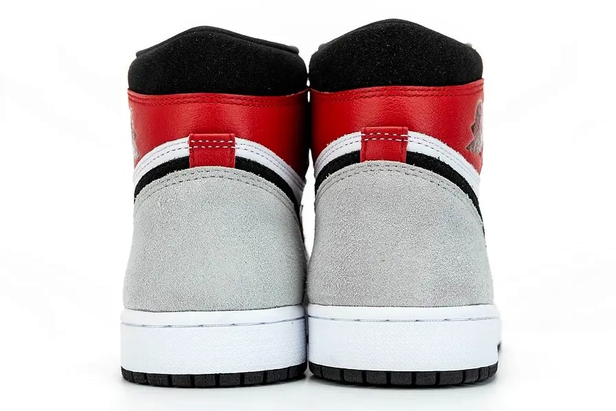 NIKE AIR JORDAN 1 RETRO HIGH SMOKE GREY RED - Imagen 2