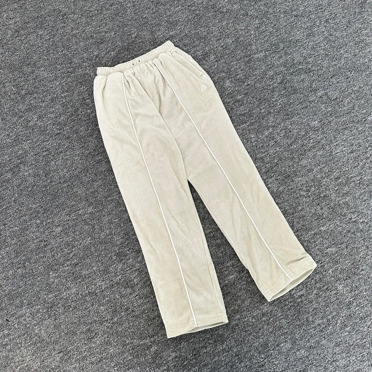Corteiz CRTZ VVS Uptown Velour Track Pant Gray
